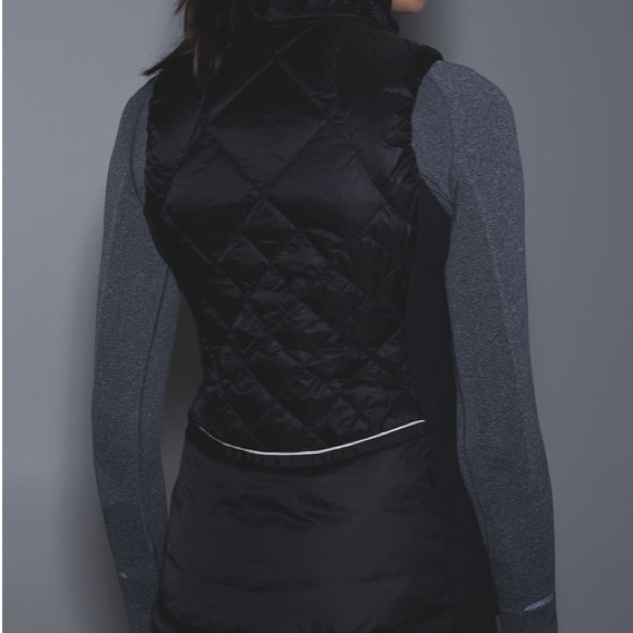 Lululemon down for a run vest EUC black size 4 - Picture 2 of 7